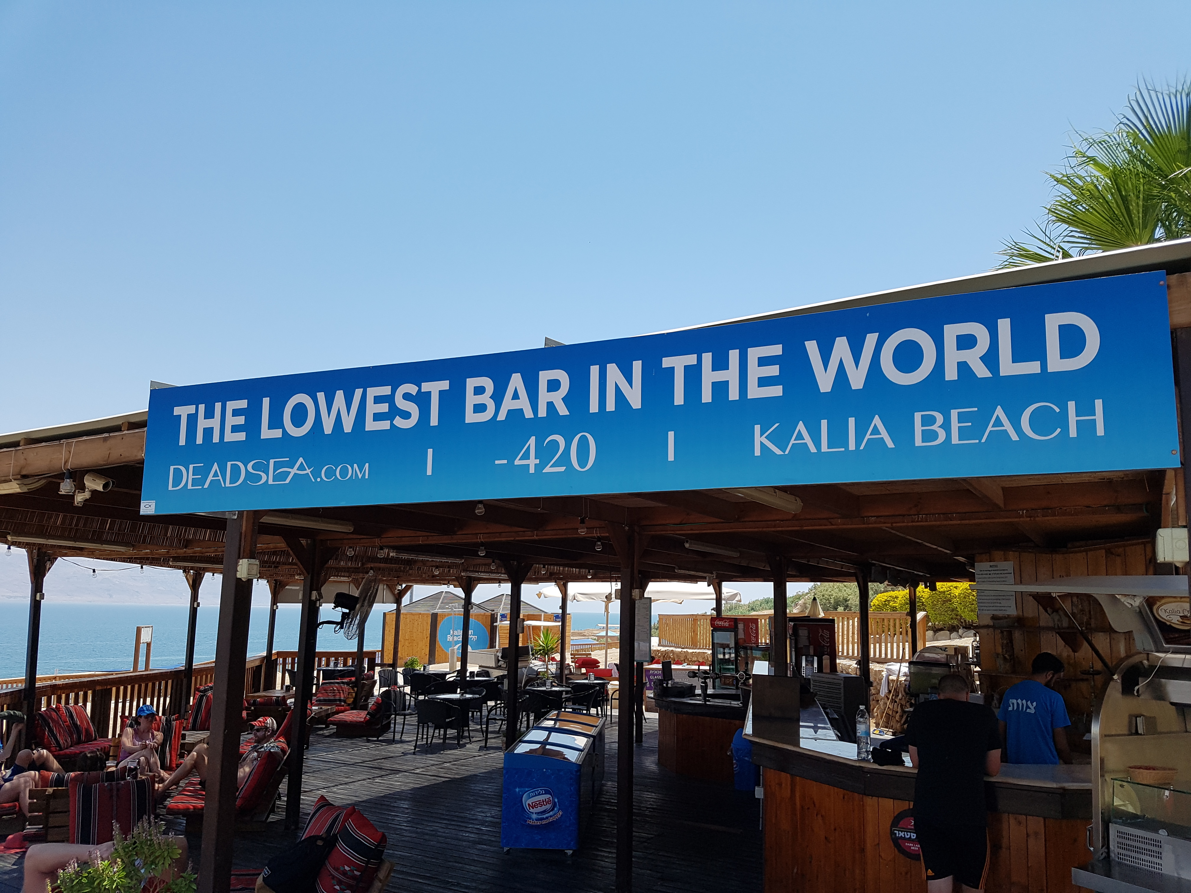 Die tiefstgelegene Bar der Welt am toten Meer