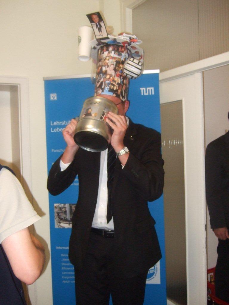 Dr. Krahl nach erfolgreicher Doktorprüfung